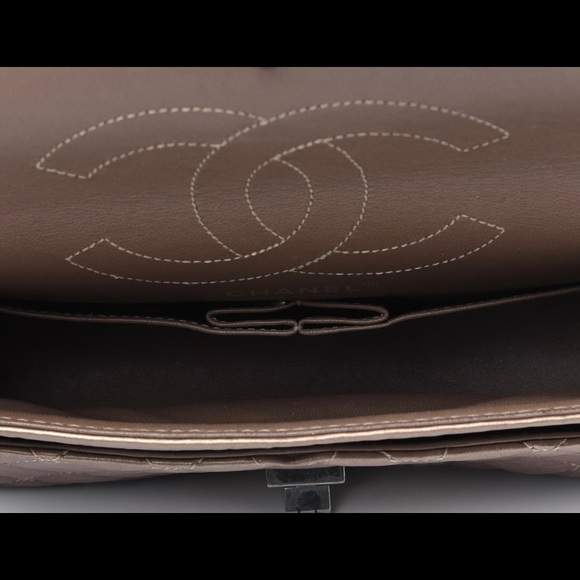 CHANEL Metallic Aged Calfskin 2.55 Reissue 225 Flap Bronze - Picture 3 of 4